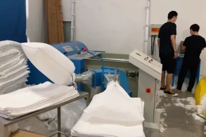 Pillow core production workshop Pillow core production workshop